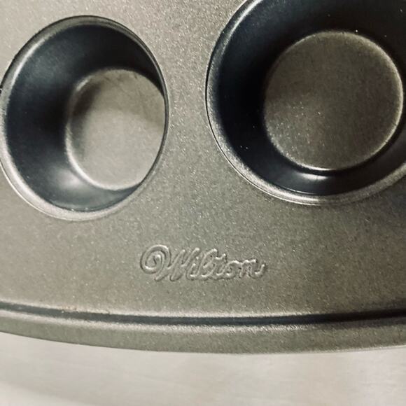 Wilton Perfect Results Mini Muffin Pan - Picture 2 of 3